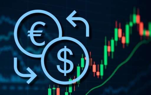 Il simbolo del dollaro e quello dell'euro con un grafico a candele sullo sfondo