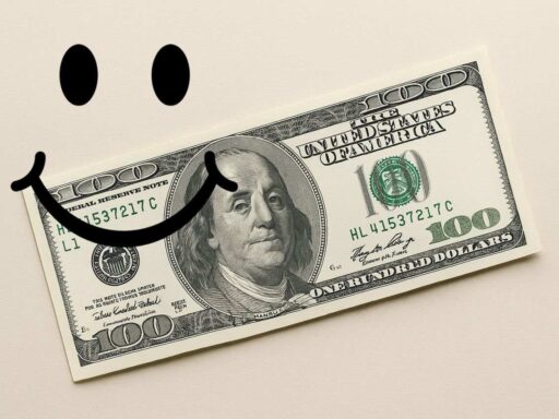 una banconota da 1 dollaro e un sorriso stilizzato in sovrimpressione in alto a sinistra