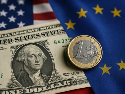Una banconota da 1 dollaro e una moneta da 1 euro con la bandiera degli Usa e la bandiera dell'UE sullo sfondo